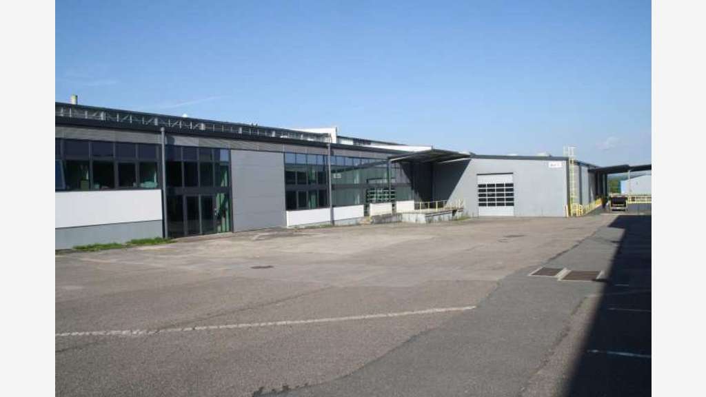 A louer entrepôt 4000m² sécurisé à Cosne-Cours