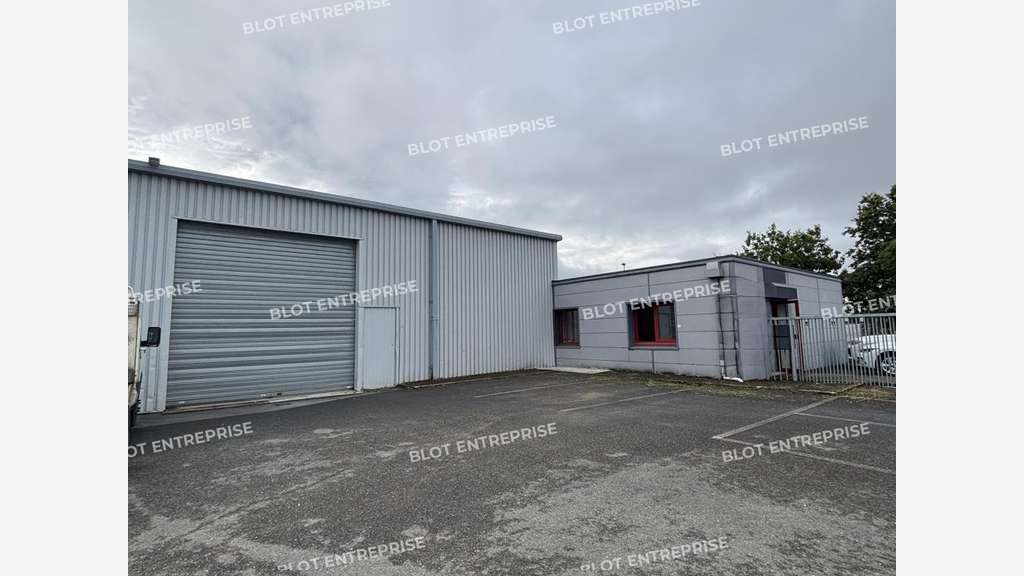 A louer locaux d'activités 350m² à Couëron