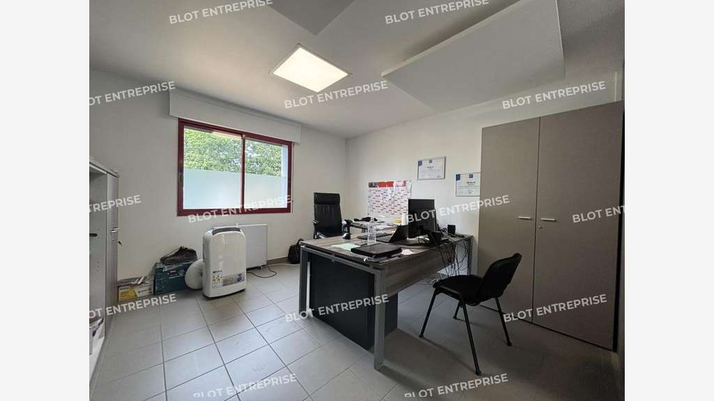 A louer locaux d'activités 350m² à Couëron