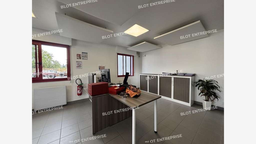 A louer locaux d'activités 350m² à Couëron