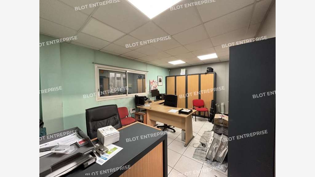A vendre à louer local activités 316m² à Couëron