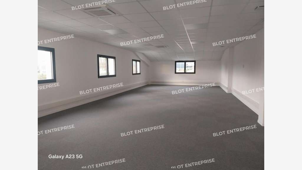 A louer local d'activités 2620m² à Couëron