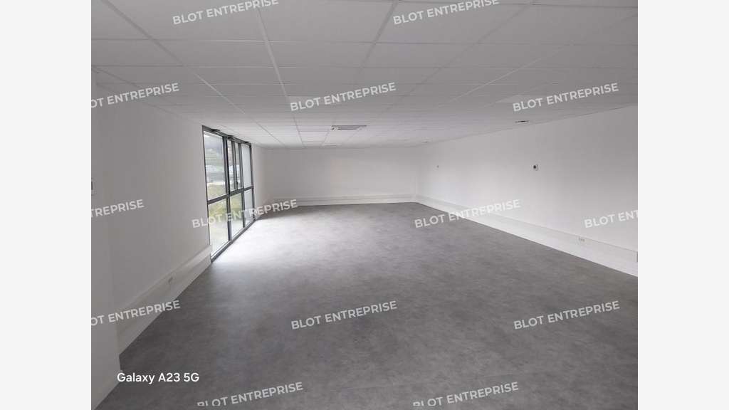 A louer local d'activités 2620m² à Couëron