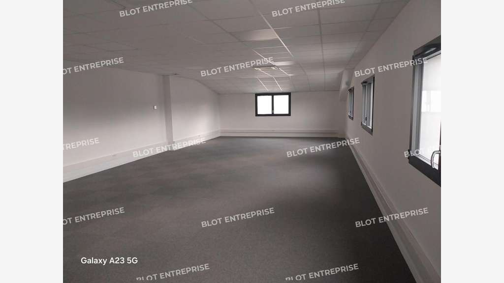A louer local d'activités 2620m² à Couëron