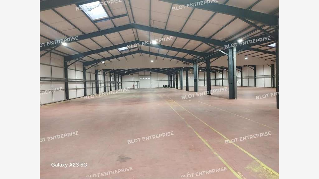 A louer local d'activités 2620m² à Couëron