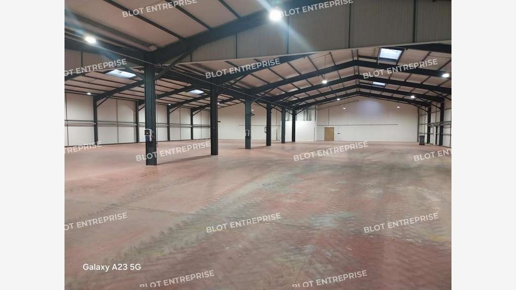 A louer local d'activités 2620m² à Couëron