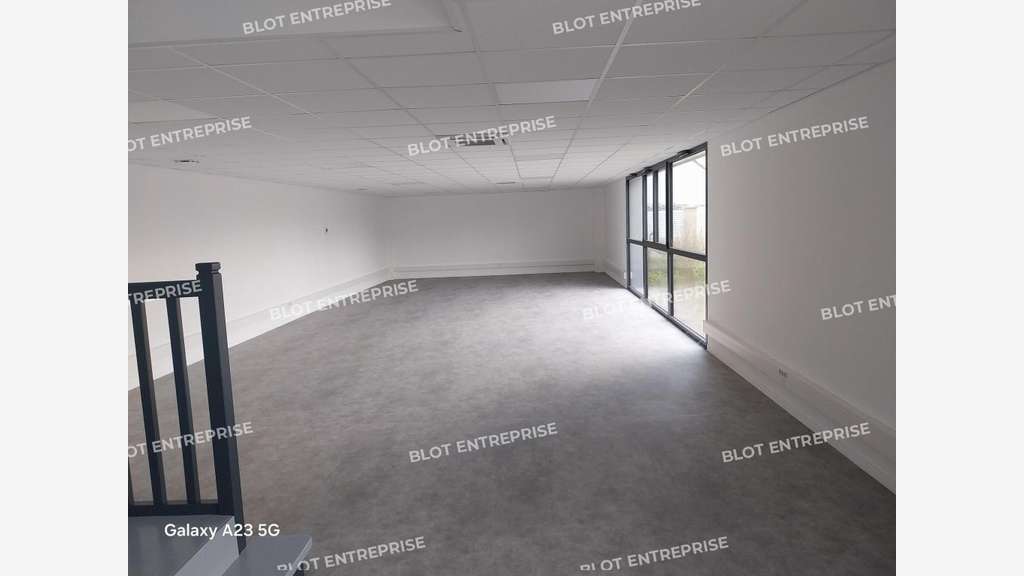 A louer local d'activités 2620m² à Couëron