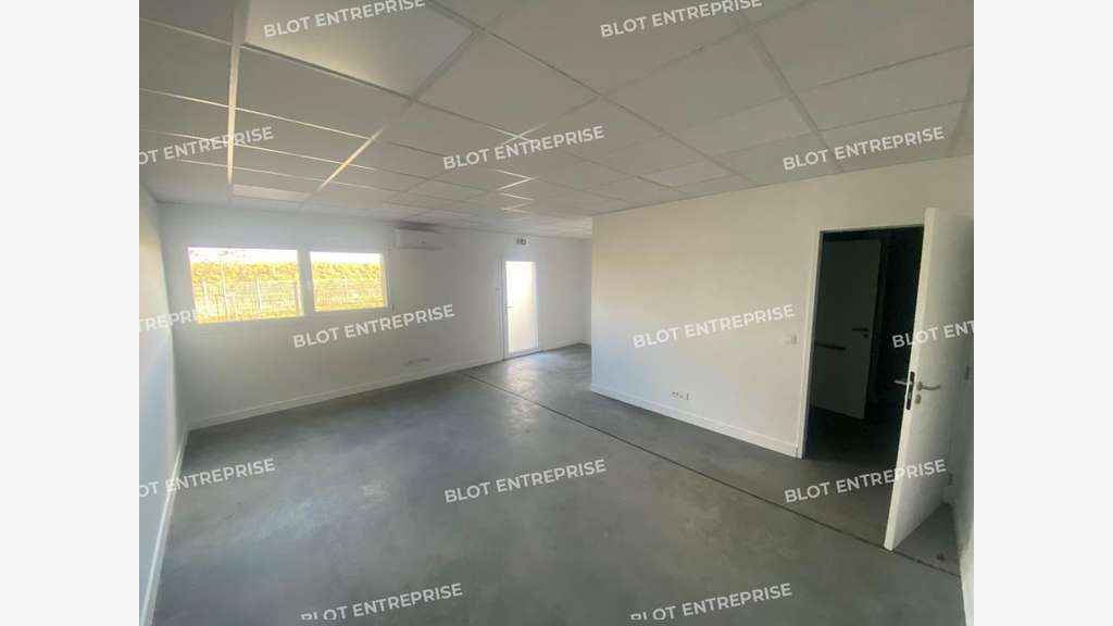 A louer cellules d'activités neuves 145m² Couëron