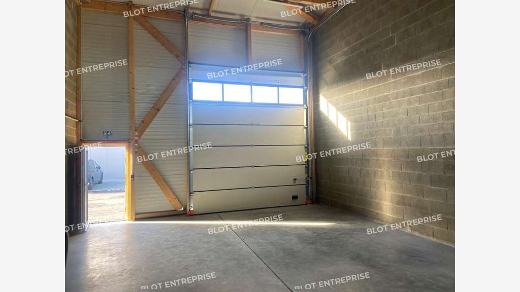 A louer cellules d'activités neuves 145m² Couëron