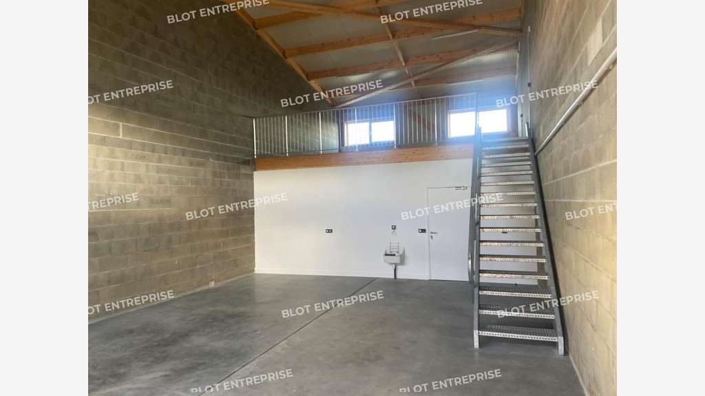 A louer cellules d'activités neuves 145m² Couëron