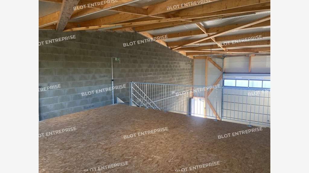 A louer cellules d'activités neuves 145m² Couëron