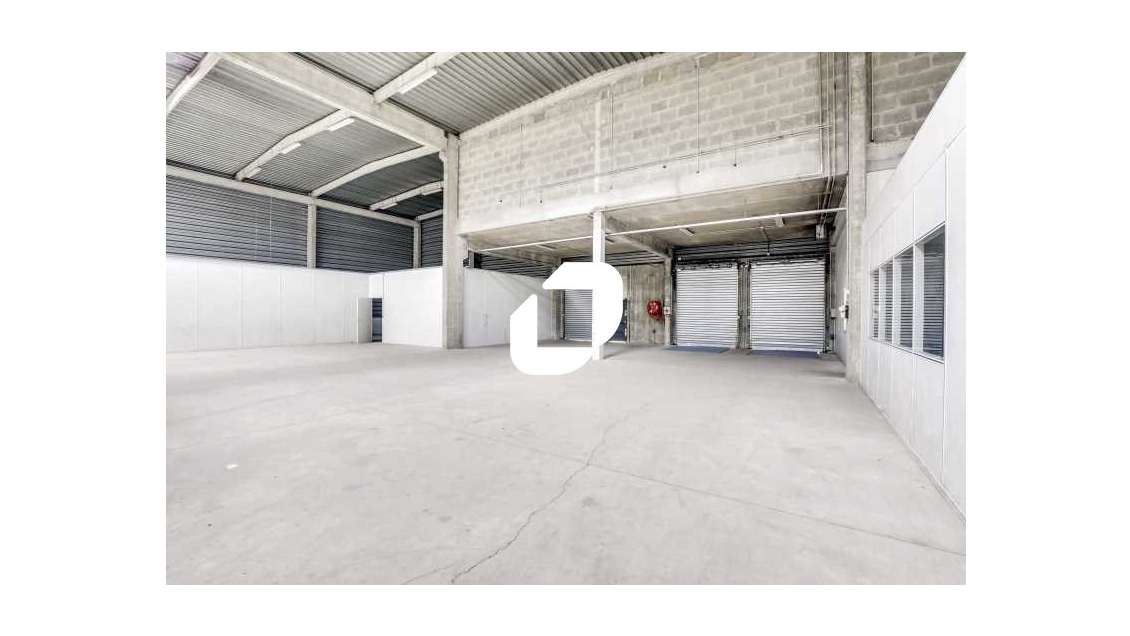 A louer Local d'activité 2400m² Evry courcouronnes