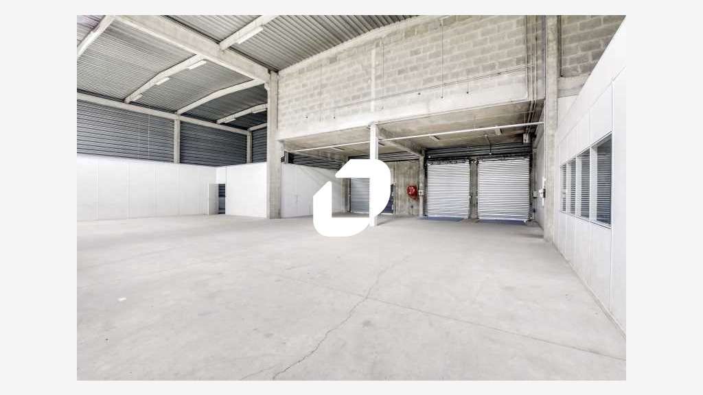 A louer Local d'activité 2400m² Evry courcouronnes