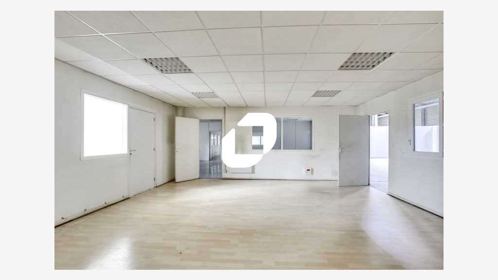 A louer Local d'activité 2400m² Evry courcouronnes