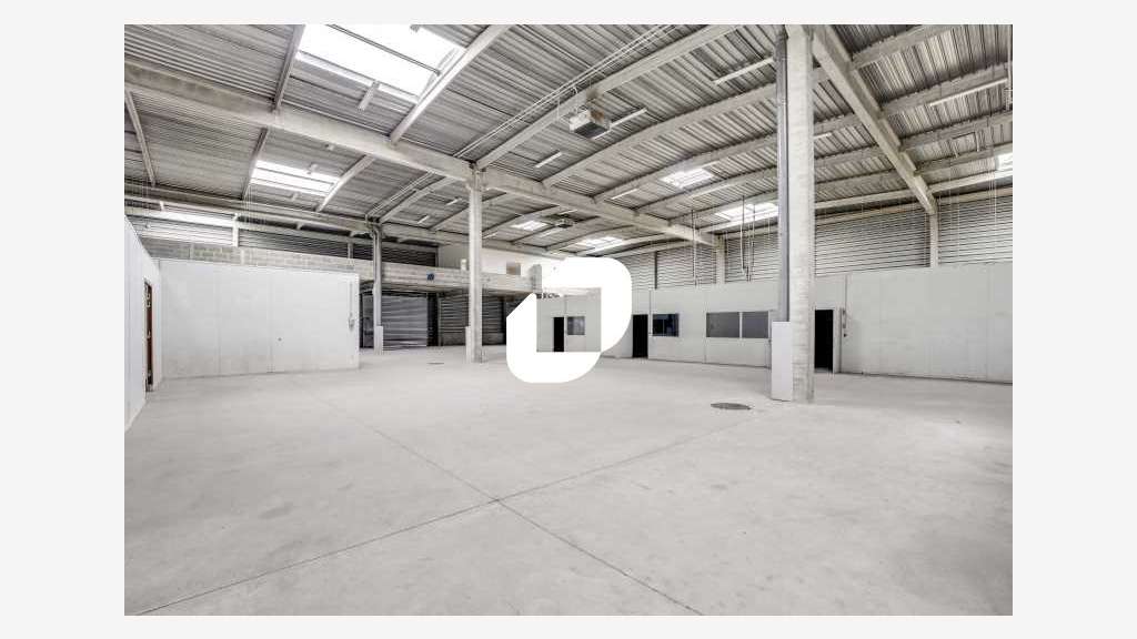 A louer Local d'activité 2400m² Evry courcouronnes