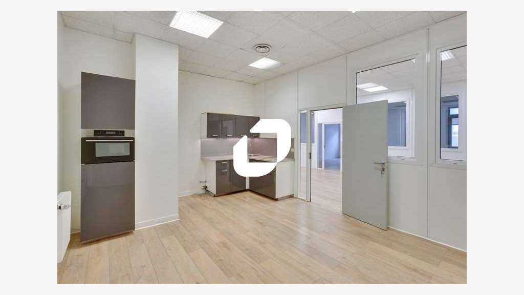 A louer Local d'activité 678m² Evry courcouronnes