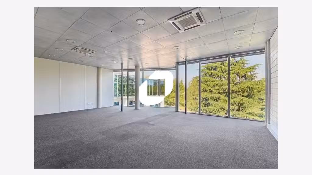 A louer Local d'activité 1681m² Evry courcouronnes