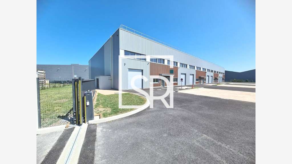 Entrepôt à louer proche A75 à Cournon d'Auvergne