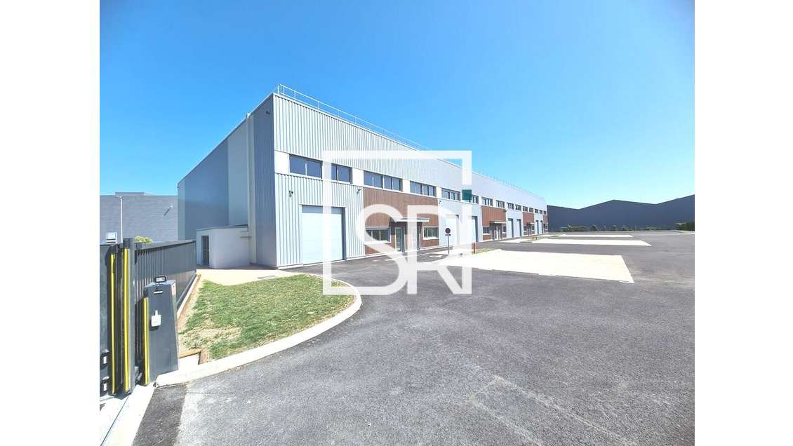 Entrepôt à louer proche A75 à Cournon d'Auvergne