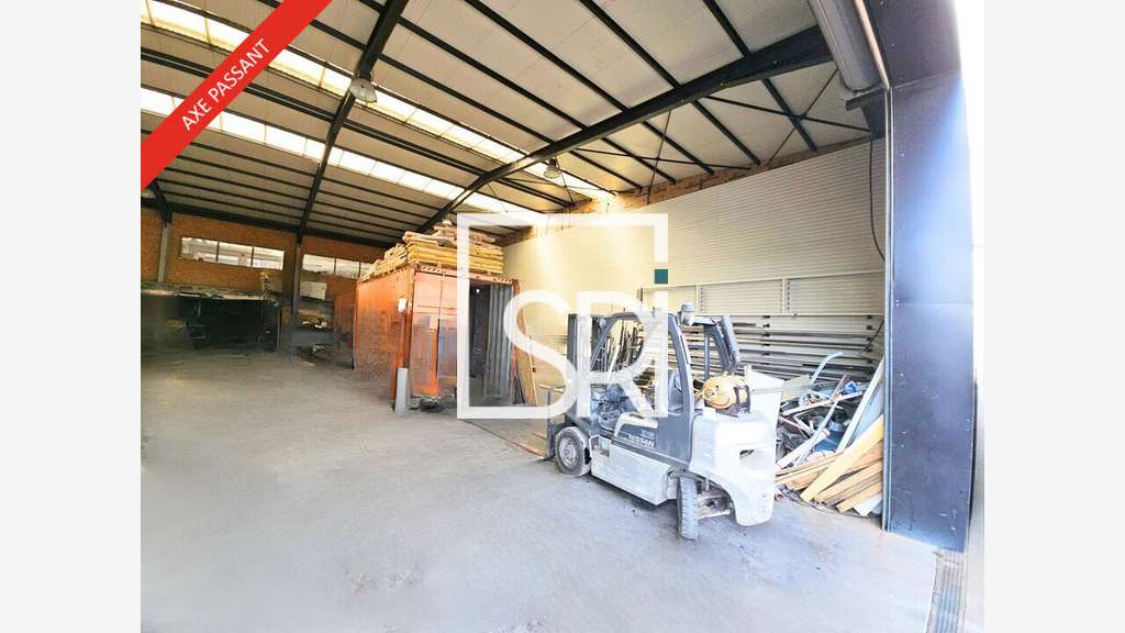 Loue local d'activité 1072m² à Cournon-d'Auvergne
