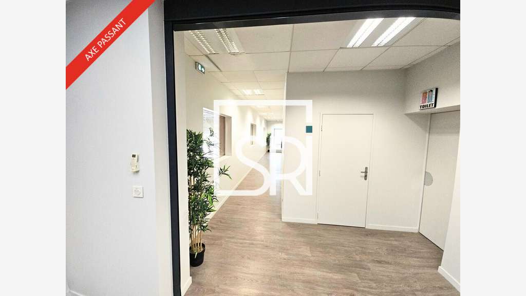 Loue local d'activité 1072m² à Cournon-d'Auvergne