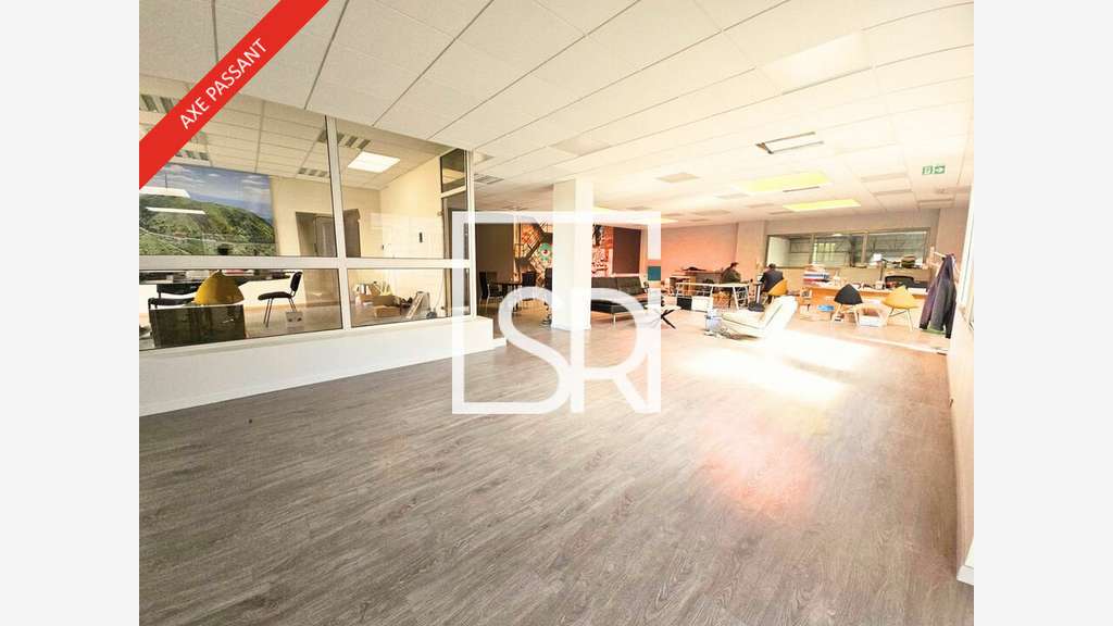 Loue local d'activité 1072m² à Cournon-d'Auvergne