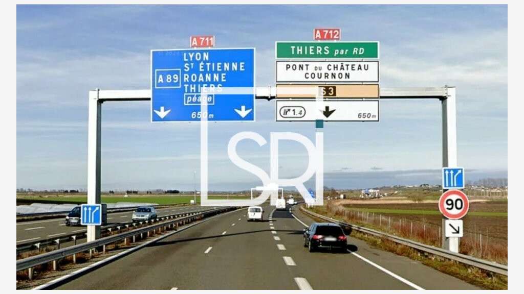 Entrepôt neuf 500m² div en 2 à Cournon d'Auvergne