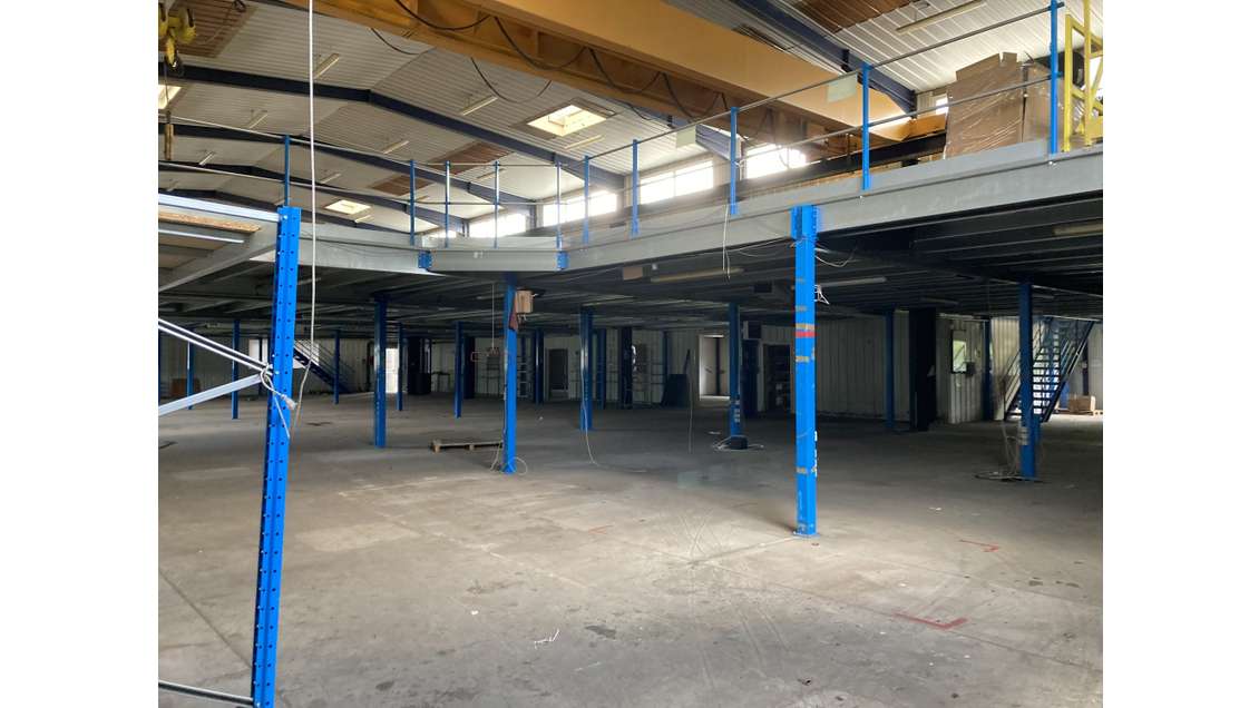 A louer grande surface 2000m² Crach RN165