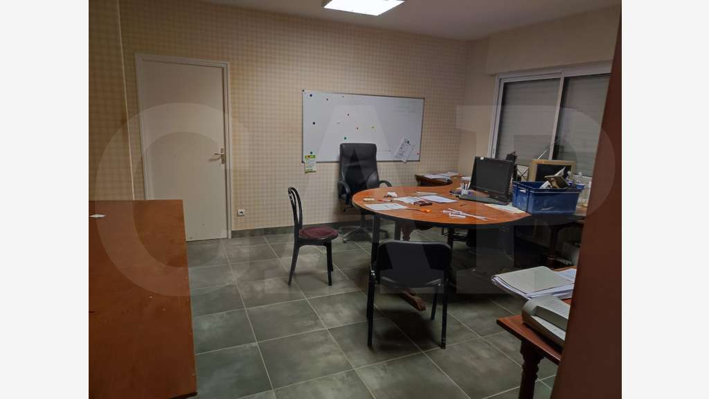 A louer bâtiment activités de 600m² secteur Auray