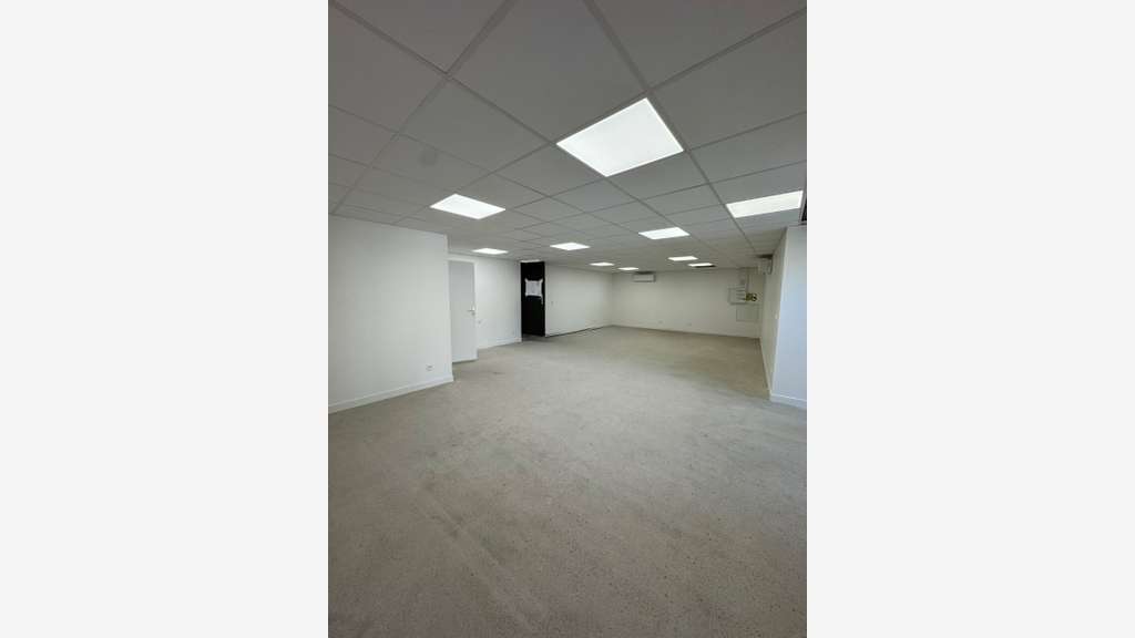 Local professionnel 70m² à louer Craponne centre