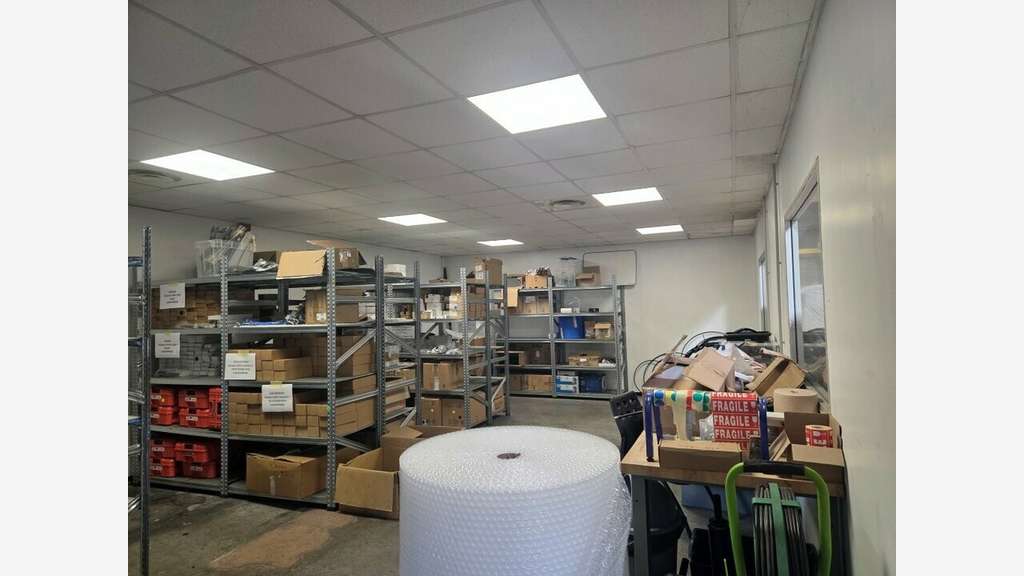 Entrepôt de 600m² à louer en ZA de Craponne