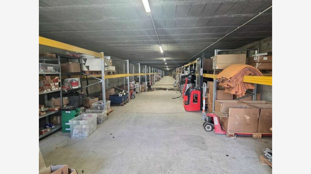 Entrepôt de 600m² à louer en ZA de Craponne