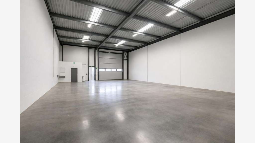 Local d'activité 240m² à louer à Creil