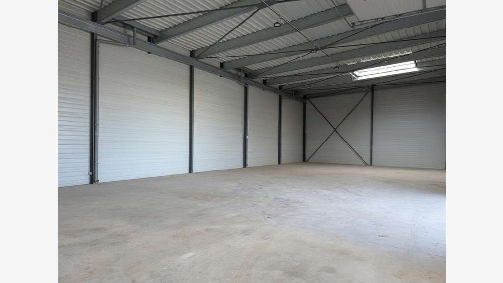 A louer entrepôt avec bureaux à Creil Parc Alata