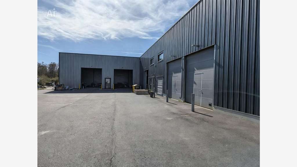 A louer entrepôt avec bureaux à Creil Parc Alata