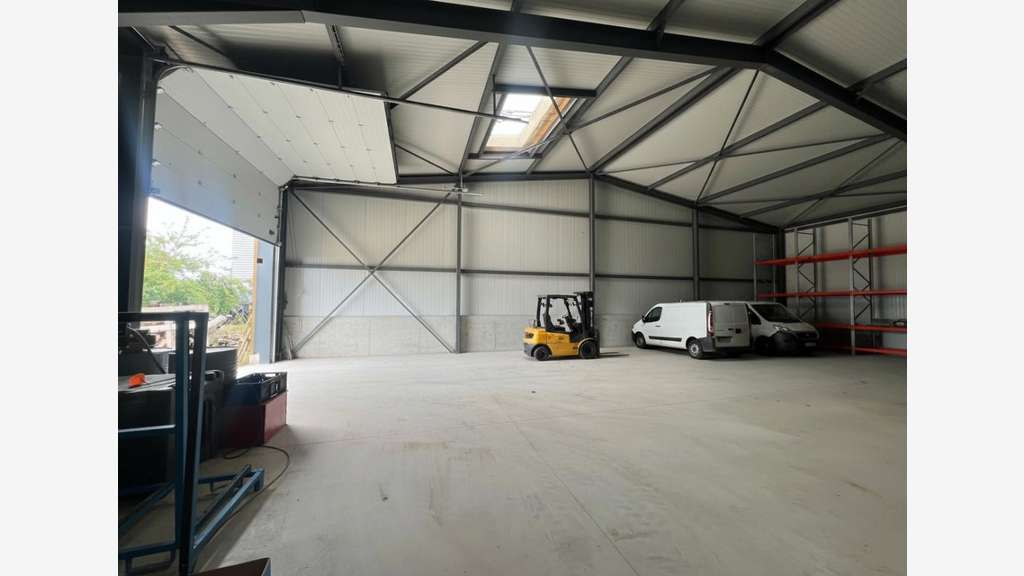 Loue local d'activité 250m² à Verneuil-en-Halatte