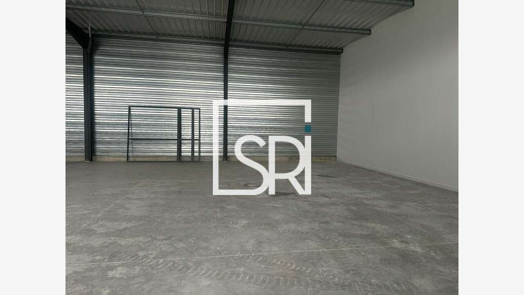 Entrepôt 350m² à louer à Creuzier-le-Neuf