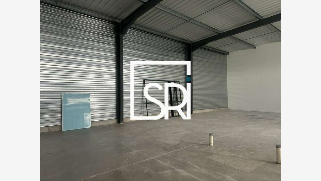 Entrepôt 350m² à louer à Creuzier-le-Neuf