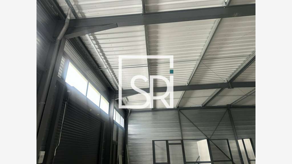 Entrepôt 350m² à louer à Creuzier-le-Neuf