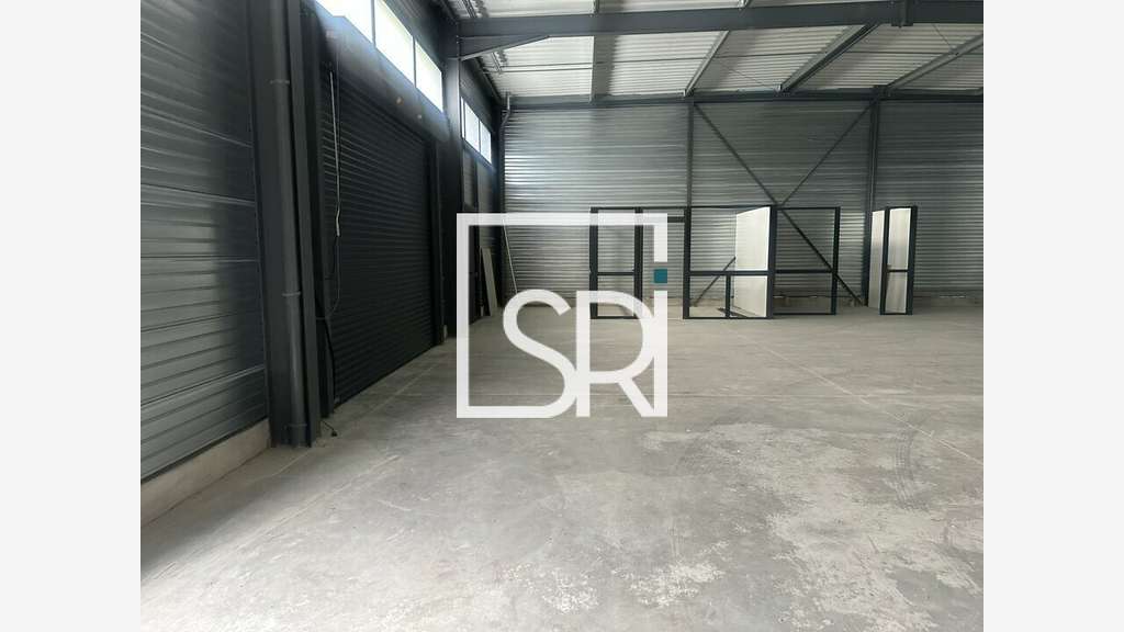 Entrepôt 350m² à louer à Creuzier-le-Neuf