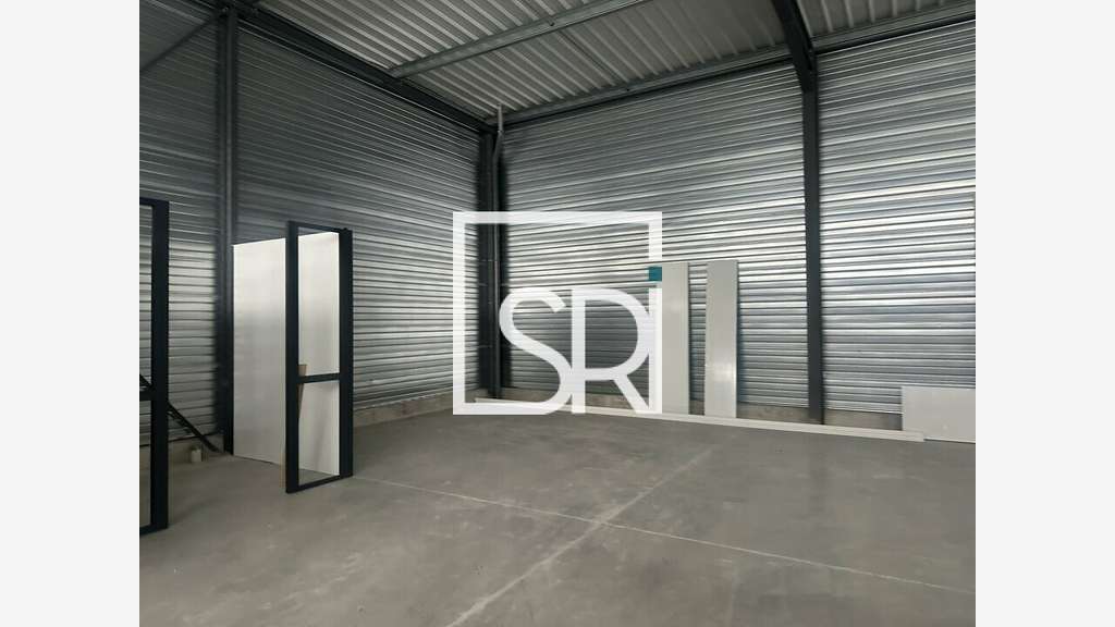 Entrepôt 350m² à louer à Creuzier-le-Neuf