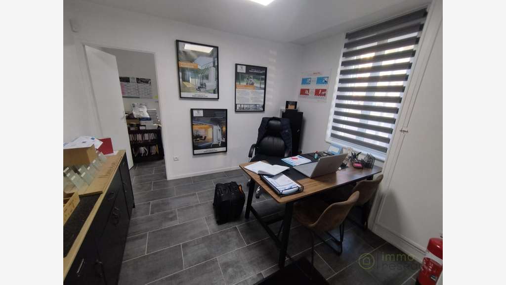 Hangar 300m² + bureau à louer  Crèvecoeur-le-Grand