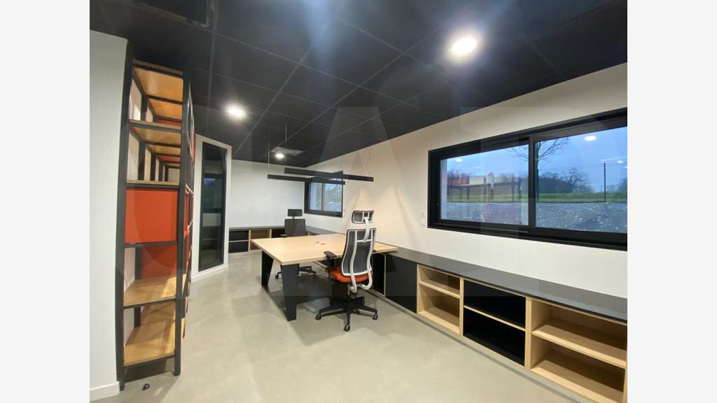 Location bâtiment 640m² à Crevin