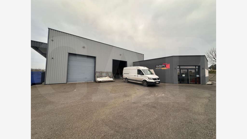 Location bâtiment 640m² à Crevin