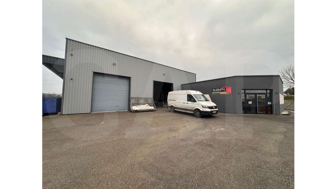 Location bâtiment 640m² à Crevin