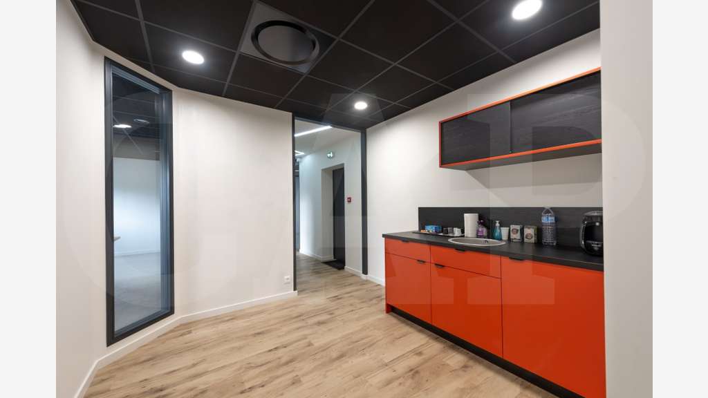 Location bâtiment 640m² à Crevin