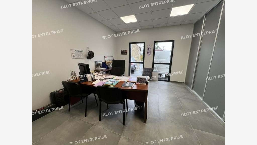 A louer local d'activités 210m² à Crevin
