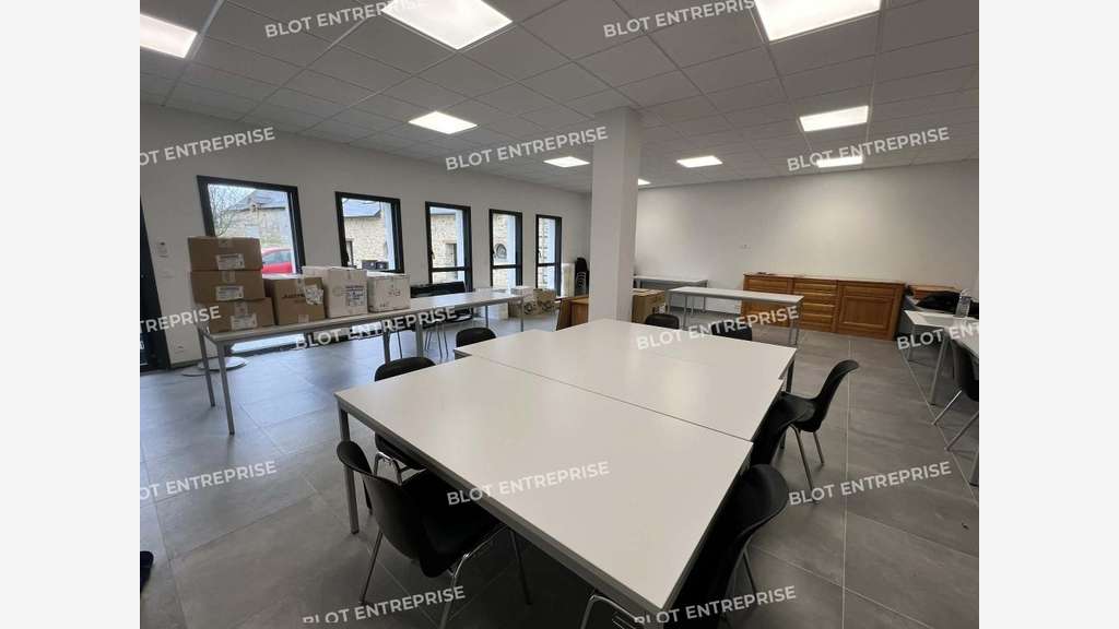 A louer local d'activités 210m² à Crevin