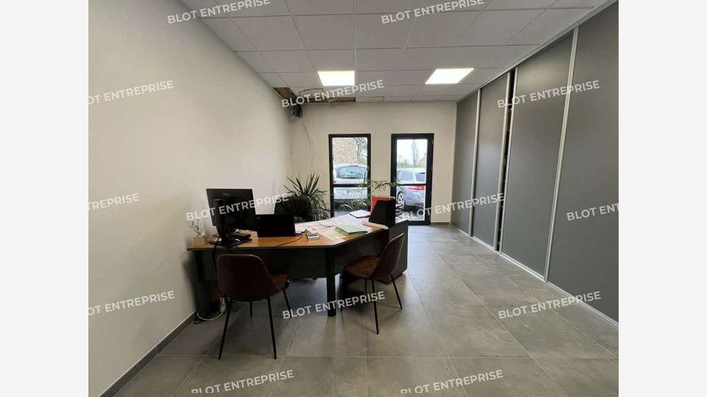 A louer local d'activités 210m² à Crevin