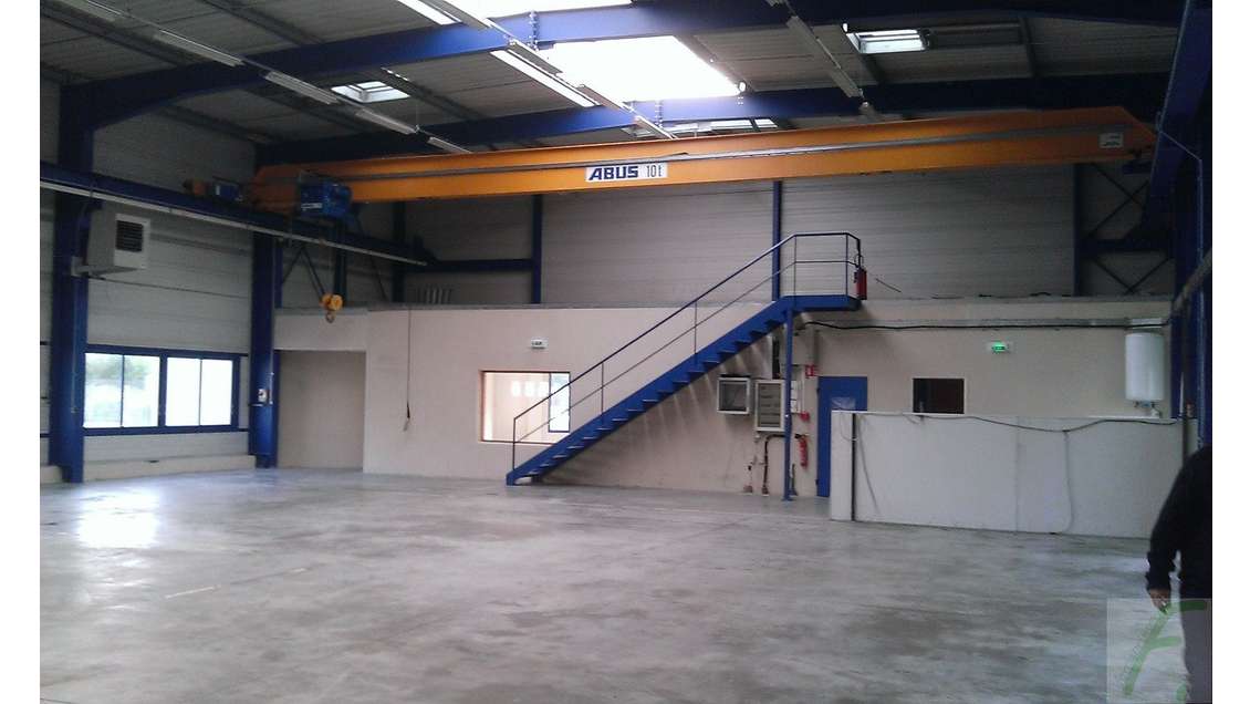 Location local activités 600m² empl strat Crolles